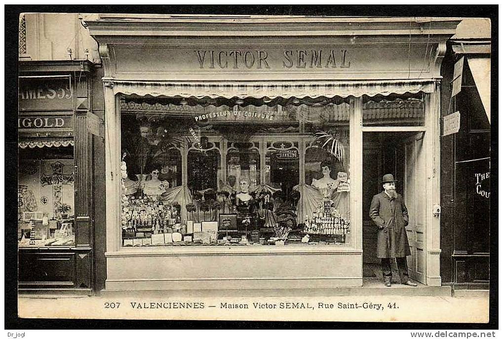 Façade de la parfumerie Victor Semal, enseigne historique de Valenciennes située rue Saint-Géry au début du XXᵉ siècle